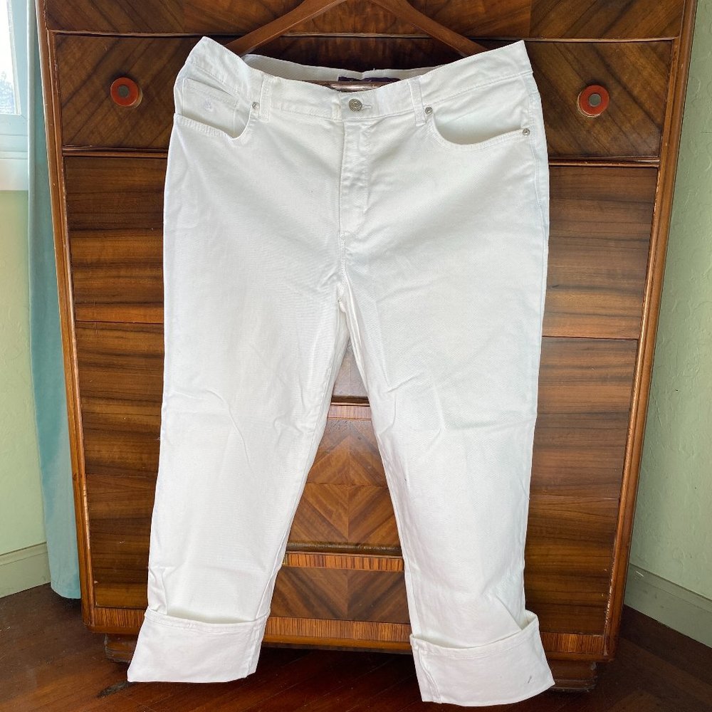 Classic Gloria Vanderbilt white demin jeans